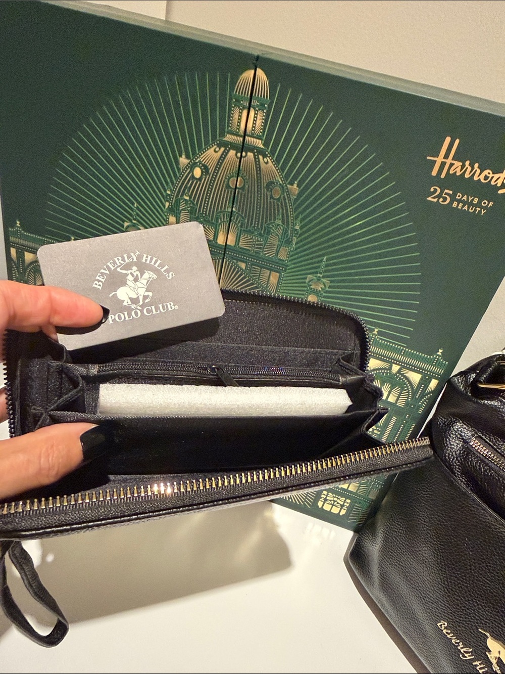 GORGE sleek Beverly Hills Polo Club Wristlet Large Phone Wallet Black Gold NWOT - Picture 11 of 13